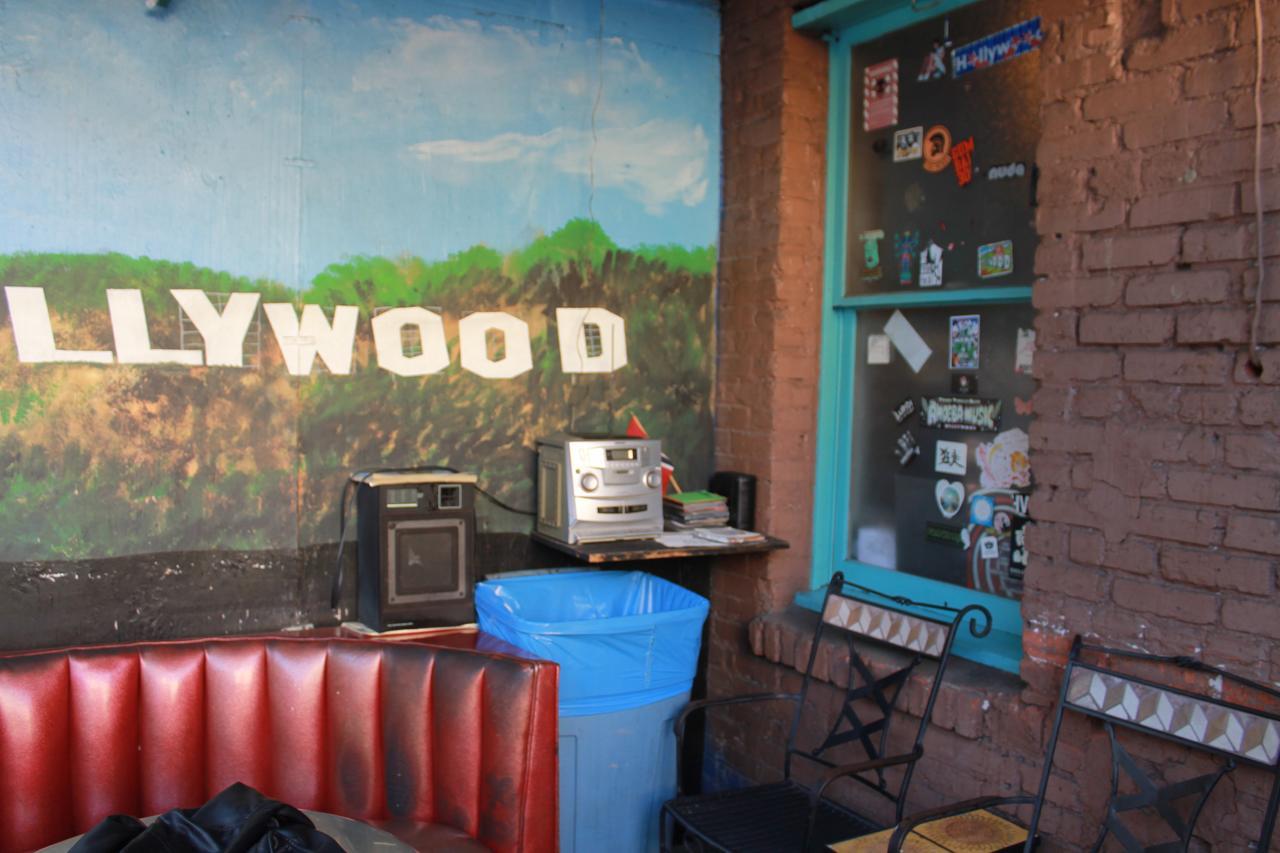 Albergue Hollywood Highland And *